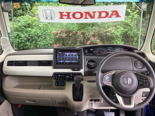 フロントガラスが大きく、ワイドな視界で運転もしやすくなるように、設計されています。