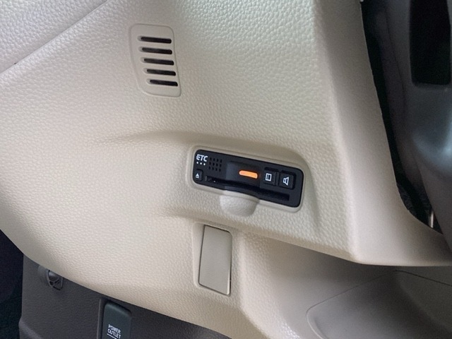 ETC付いてます。ETCが使用可能な道路通行料はキャッシュレスでスマートに走行できます。再セットアップして納車致します。