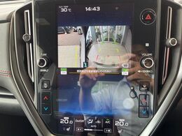 【サイド＆バックカメラ】停車・駐車時に死角になりがちな運転席から見えづらいサイドとリアの障害物を確認できます！雨天時や夜間などは特に活躍してくれるアイテムです。