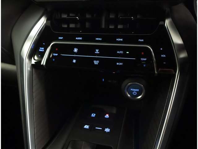 オートエアコン完備です。電動パーキングブレーキとホールド機能搭載です。