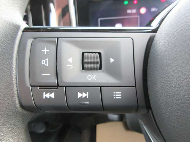 ナビ連動ステアリングスイッチ！ステアリング操作と同時にナビやオ-ディオなどの操作が可能です♪