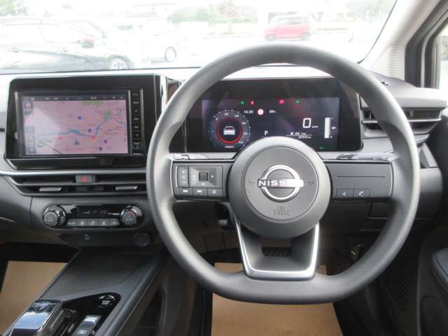 清潔で広々した座席です！是非、現車を見て体感してみてください。