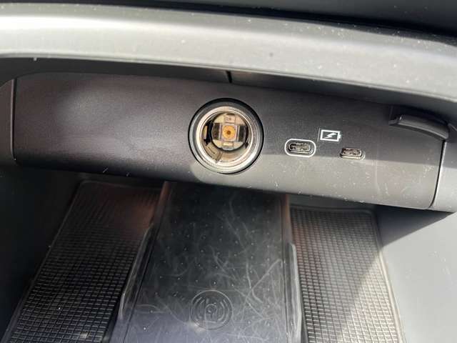 展示前には全車、内外装を厳しくチェックしておりますが、万が一見落とし等があってはダメなので、外部検査員によるチェック（カーセンサー認定）で更に厳しーくチェック済み＾＾