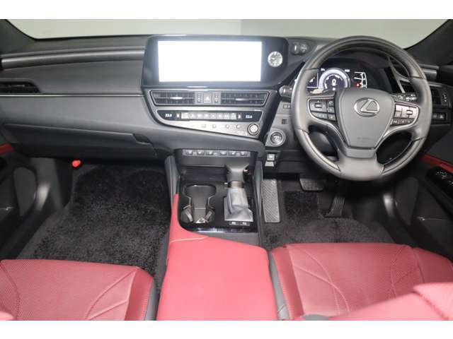 カーライフがより充実し快適になるように、お客様のライフスタイルに合うレクサス車のご提案をさせていただきます。