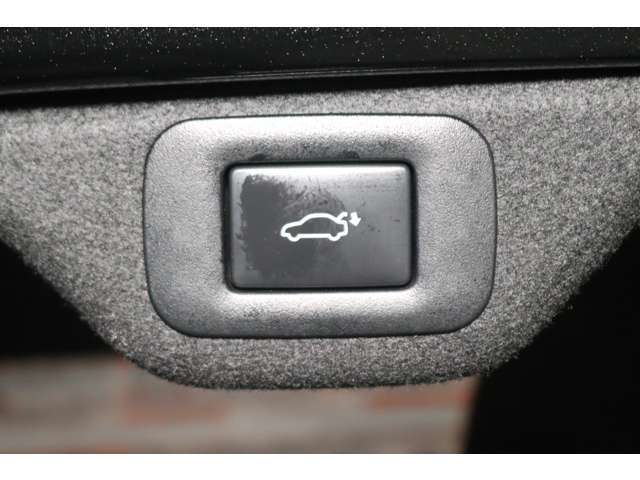 納車時には全台ボデー磨きを行い、小さな小傷や磨き傷はなくなってしまいます！コーティングまでご希望の際はスタッフにお問い合わせください。