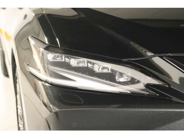 充実の保証とサービスで 安心と感動のレクサスライフを 私たちとともにお過ごしください。