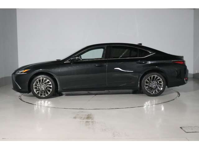 レクサスCPOのCPOとは、レクサスで厳しい基準をクリアした車のみを展示している認定中古車のことです！当店は福岡県唯一のレクサス認定中古車専売店でございます。