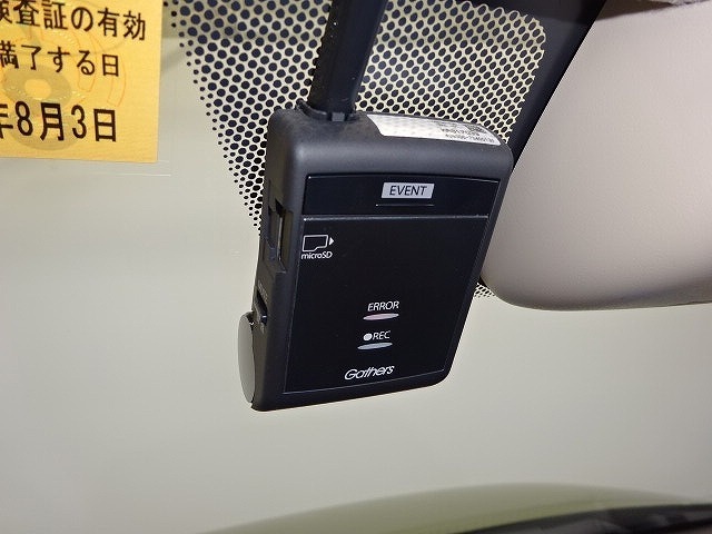 もしもの衝突の時、あなたの走行状態をしっかりと記録するドライブレコーダーも付いているので、万が一の時にも安心です。