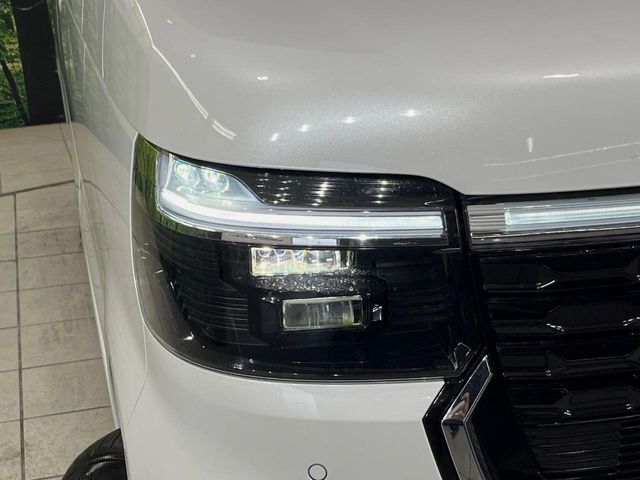 【LEDヘッドライト】悪天候や夜間走行時も良好な視界を確保し安心して運転できる高輝度LEDヘッドライトを装備！点灯速度が早く、消費電力も抑えられています。