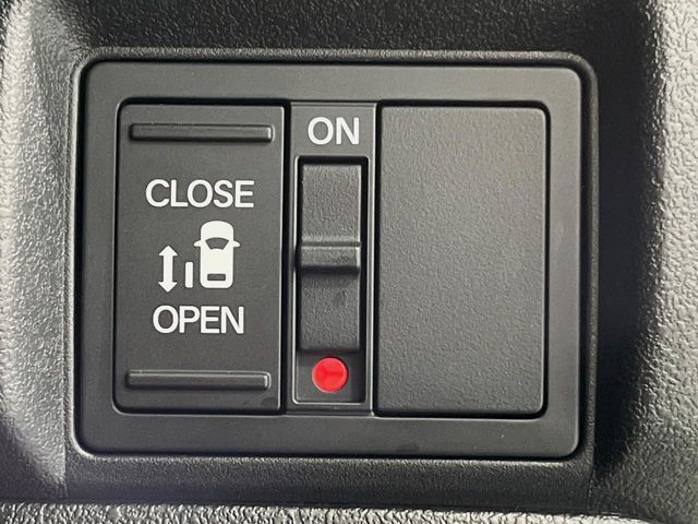 【パワースライドドア】スマートキーや運転席のスイッチでスライドドアの開閉が可能♪電動だから力を入れてドアを開ける必要が無く、小さいお子様でも、重い荷物を持っている時もラクに開け閉めできます♪