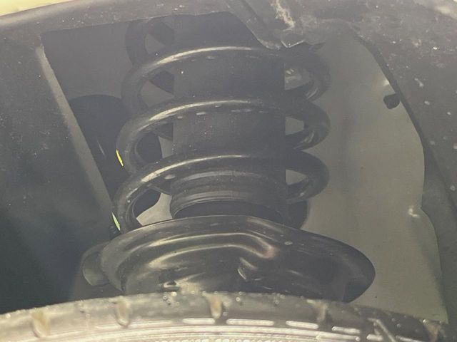 お車を安心してお乗りいただく為には、足回りの定期点検が欠かせません。サービスサポート（有償保証）では無料点検もご提供しており、安心のカーライフをお過ごしいただけるサポート体制が整っています。