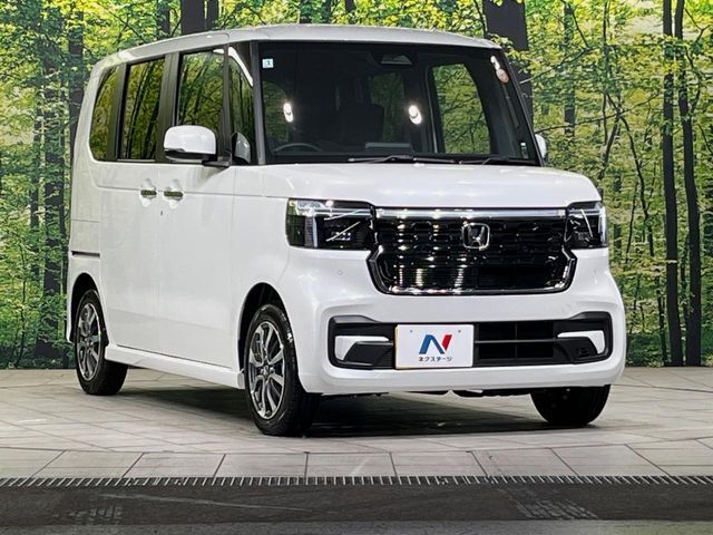 大好評のボディコーティング「弾スプラッシュコート」もご納車までに施工可能。通常のガラスコートと異なる、耐久年数6年の無機質ガラスコーティングが、ボディをキレイな状態に保ってくれます。