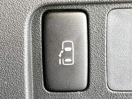 【パワースライドドア】スマートキーや運転席のスイッチでスライドドアの開閉が可能♪電動だから力を入れてドアを開ける必要が無く、小さいお子様でも、重い荷物を持っている時もラクに開け閉めできます♪