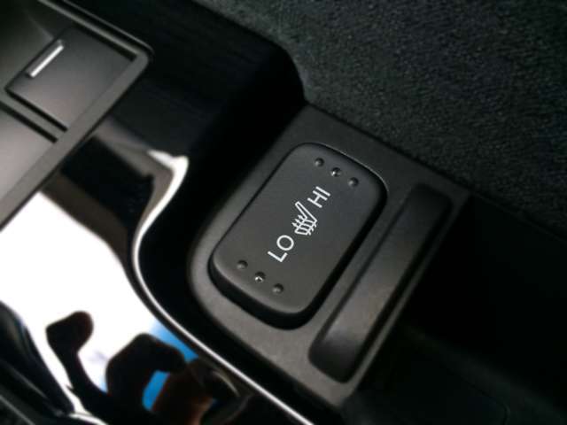 助手席シートヒーター完備で、寒い冬も安心です！