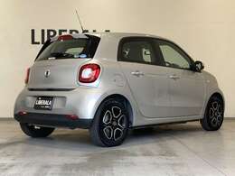 LIBERALAは、輸入車選びの新たなスタイルを提案するインポート・セレクト・ブランドです。オーナー様となる方がクルマから直接感じる感性を第一にした、最良の一台との出会いをコーディネートいたします。