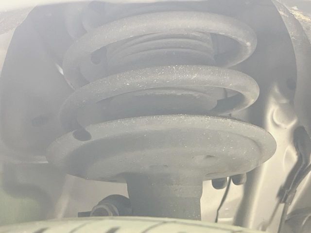 お車を安心してお乗りいただく為には、足回りの定期点検が欠かせません。サービスサポート（有償保証）では無料点検もご提供しており、安心のカーライフをお過ごしいただけるサポート体制が整っています。