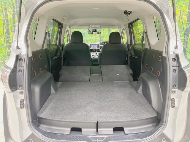 普段のお買い物や通勤、送迎等に十分な荷室スペースを確保しております。セカンドシートを倒すと、大きな荷物の積載も可能です♪