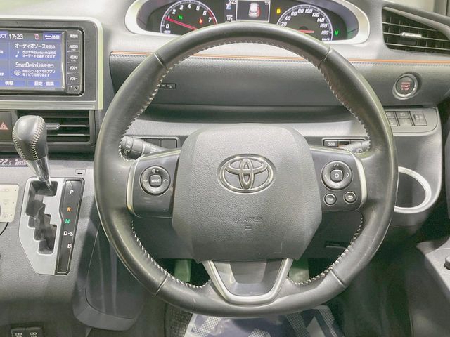 【ステアリングスイッチ】運転中、前方から目線をそらすことなく、オーディオ等の操作が可能な便利機能！安心＆快適なドライブを演出してくれます♪