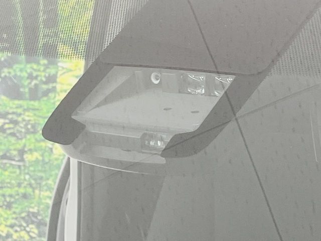 【トヨタセーフティセンス】走行中に前方の車両等を認識し、衝突しそうな時は警報とブレーキで衝突回避と被害軽減をアシスト。より安全にドライブをお楽しみいただけます。