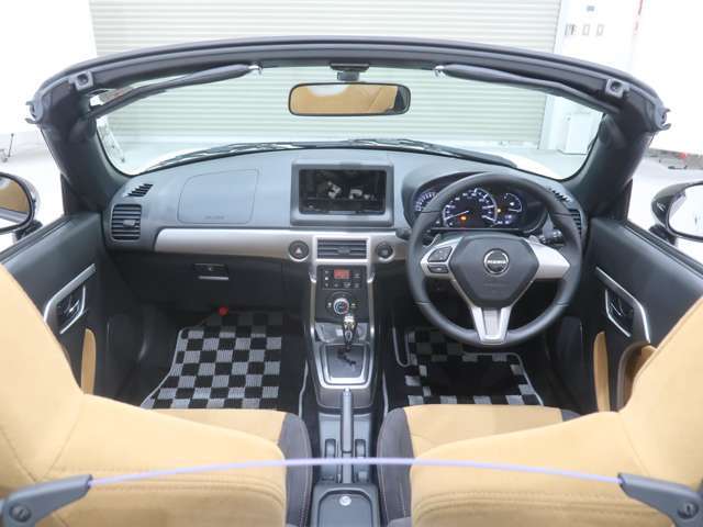 使いやすく運転しやすいレイアウトの運転席回り。