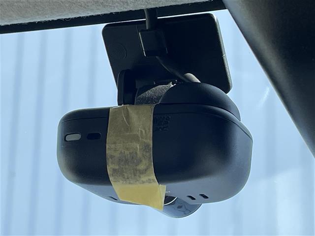 【ドライブレコーダー】映像・音声などの運転中の記録を残します。事故などを起こした起こされた時の証拠になりえますので、もしも時でも安心ですね。