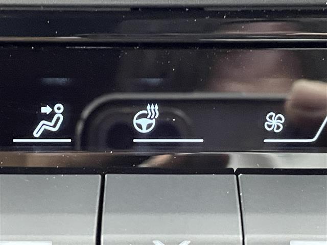 【ステアリングヒーター】冬場の寒い日に手がかじかみながら運転するのはツライですよね。でも、これがあれば安心です！ハンドルのグリップ部がじわっと暖かくなって心までポカポカします。