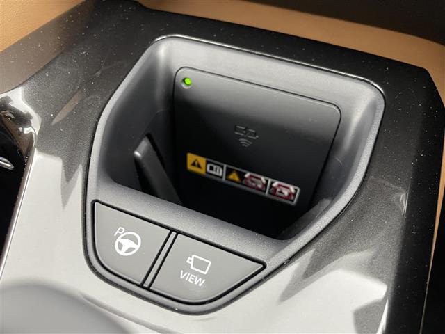 【ワイヤレス充電器（Qi）】走行中にスマートフォンをワイヤレスで充電できます！