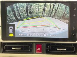 【バックカメラ】駐車時に後方がリアルタイム映像で確認できます。大型商業施設や立体駐車場での駐車時や、夜間のバック時に大活躍！運転スキルに関わらず、今や必須となった装備のひとつです！