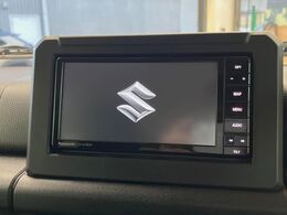 【純正ナビ】人気の純正ナビを装備。オーディオ機能も充実しており、Bluetooth接続すればお持ちのスマホやMP3プレイヤーの音楽を再生可能！毎日の運転がさらに楽しくなります！！