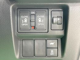 【両側パワースライドドア】スマートキーや運転席のスイッチで後席両側スライドドアの開閉が可能♪電動だから力を入れてドアを開ける必要が無く、小さなお子様でも簡単に開け閉めでき快適です♪