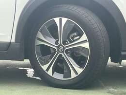 日産純正アルミホイール　タイヤサイズは205/55R17です。