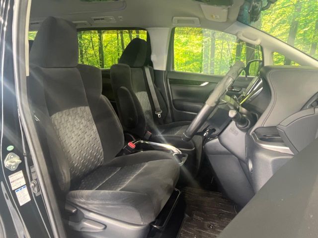 運転席シート廻りは使用感も少なく、良好な状態となっています。丁寧に使われていたことがよくわかりますね。