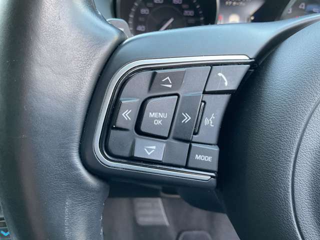 ●Bluetooth通話やメーター内の表示や車輛の設定を変更することが出来ます。オーディオソースの切替もボタン一つで切り替え可能です！