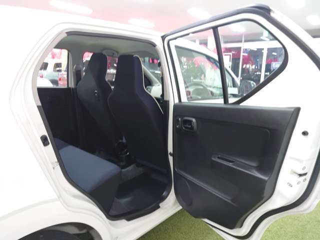 数ある中古車の中から美使用軽専門店静内店の車輌をご覧頂き誠に有難う御座います！日高郡新ひだか町のカリンパショッピングモール内のピンクの看板が目印の車屋さんです♪