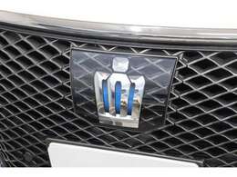 メーカーセットオプションのアドバンストパッケージが装備されておりますので安全装備も整っております！王冠マークが平らになっているのが装備されている証拠です！