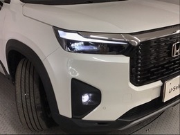 【LEDヘッドライト】ディスチャージヘッドライト（HID）と同等の明るさで、夜道や雨天走行が明るく視界良好！！　フォグライトも装備で、安心感さらにUPです♪安心ドライブを楽しんで下さい♪