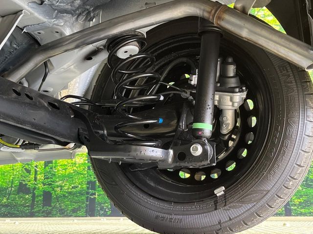 お車を安心してお乗りいただく為には、足回りの定期点検が欠かせません。サービスサポート（有償保証）では無料点検もご提供しており、安心のカーライフをお過ごしいただけるサポート体制が整っています。