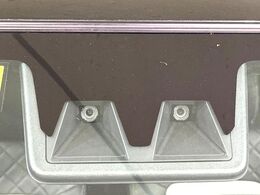 【スマートアシスト】走行中に前方の車両等を認識し、衝突しそうな時は警報とブレーキで衝突回避と被害軽減をアシスト。より安全にドライブをお楽しみいただけます。