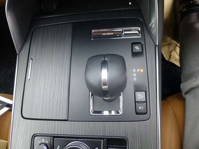 DCT、CVT、従来型のATなど、すべてのトランスミッションの利点を集約し、ロックアップ領域を大幅に拡大し伝達効率の向上とマニュアルトランスミッションのようなダイレクト感を実現した自社製ATです。