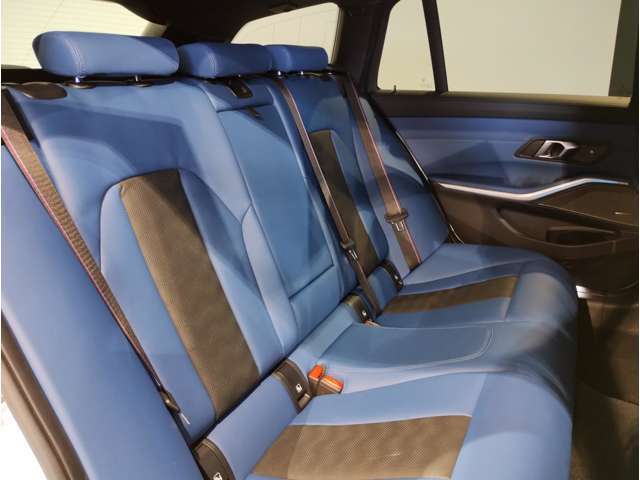 【エアバック】BMWのエアバックやその他の安全装備は、互いに補完しあう事で徹底した安全性を貫きます。万一の事故の際にそれぞれ最適な保護を提供してくれます！