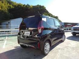 プライバシーガラスで強い日差しもカット■暑い夏の日でもエアコンが良く効き、大切なお荷物も外から見えにくいです★