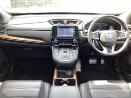 ワンアクションでスムーズな運転を支援する、エレクトリックギアセレクターに、パーキングブレーキは、電子制御パーキングブレーキです。