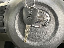 【キーレス】少し離れた場所からでもボタン一つでドアの開錠・施錠ができるのでとっても便利！ドアの鍵穴周りに傷をつけることもありません