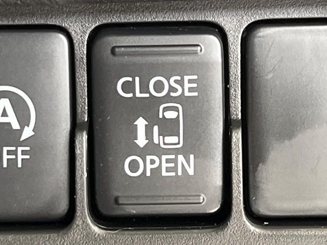【パワースライドドア】スマートキーや運転席のスイッチでスライドドアの開閉が可能♪電動だから力を入れてドアを開ける必要が無く、小さいお子様でも、重い荷物を持っている時もラクに開け閉めできます♪