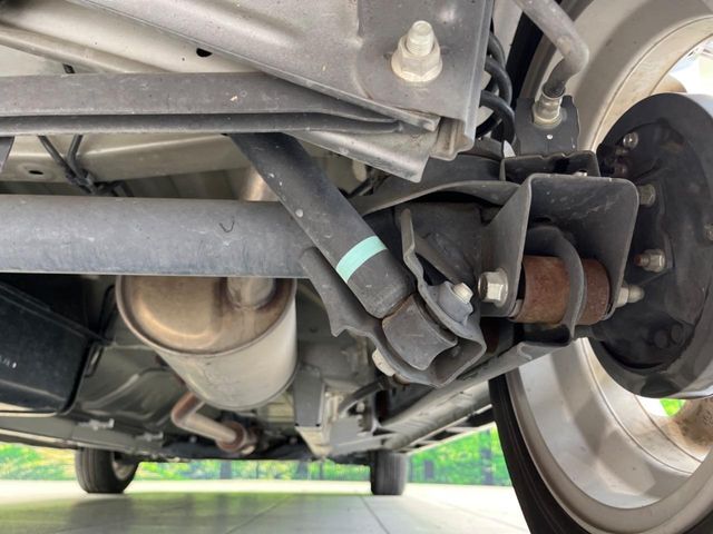 お車を安心してお乗りいただく為には、足回りの定期点検が欠かせません。サービスサポート（有償保証）では無料点検もご提供しており、安心のカーライフをお過ごしいただけるサポート体制が整っています。