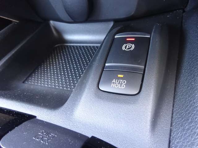 電動パーキングブレーキ/オートブレーキホールド◆スイッチを引き上げるだけで、パーキングブレーキが作動します！また、オートブレーキホールド機能をonにすると信号待ちなどで自動的にブレーキ力を保持します！