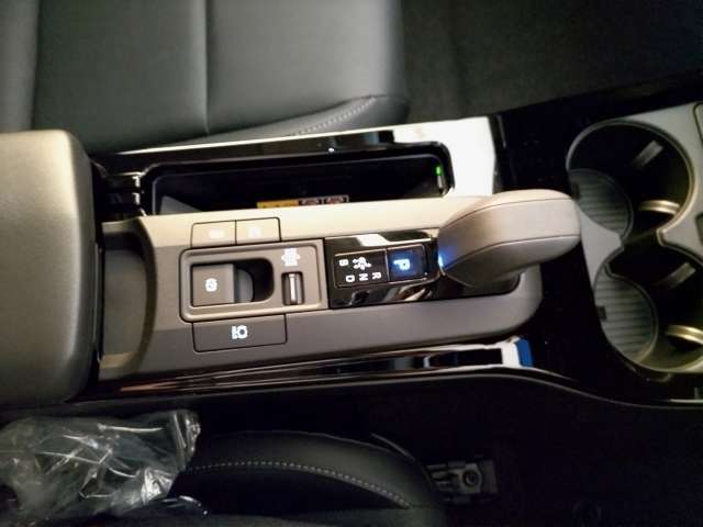 手になじみ運転も快適、いつも触る部分ですので質感は良いほうが良いですね