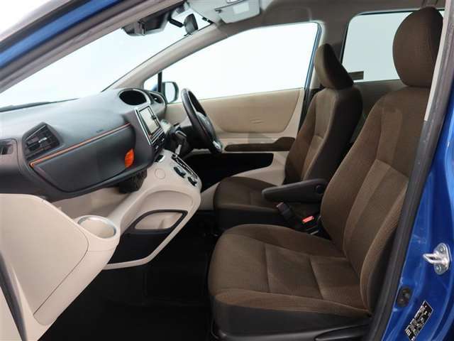 見通しのよいすっきりとした視界で、誰でも運転しやすいです。運転のしやすさは疲れにくさにも繋がりますよ♪