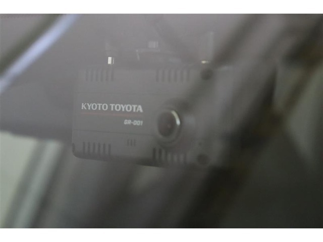京都トヨタオリジナル2カメラタイプドラレコ（フロント+リヤ）は【新品】を取付けてあります。万が一の場合、責任の所在を明確にできますし、後方からの煽り運転に遭遇した場合でも記録が残ります。