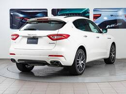 Levante　Diesel　GranSport　275馬力（カタログ値）純正OP総額：:130，000円　リアプライバシー・ラミネートグラス